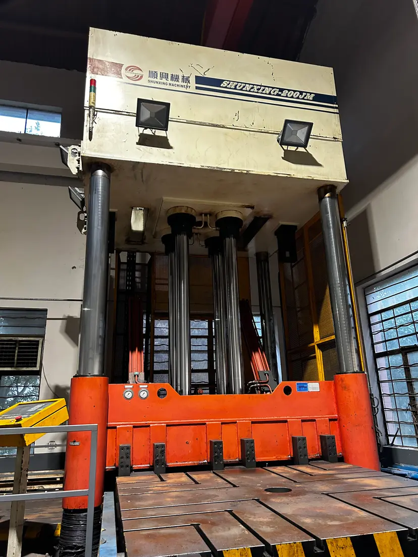 Nowoczesna prasa produkcyjna